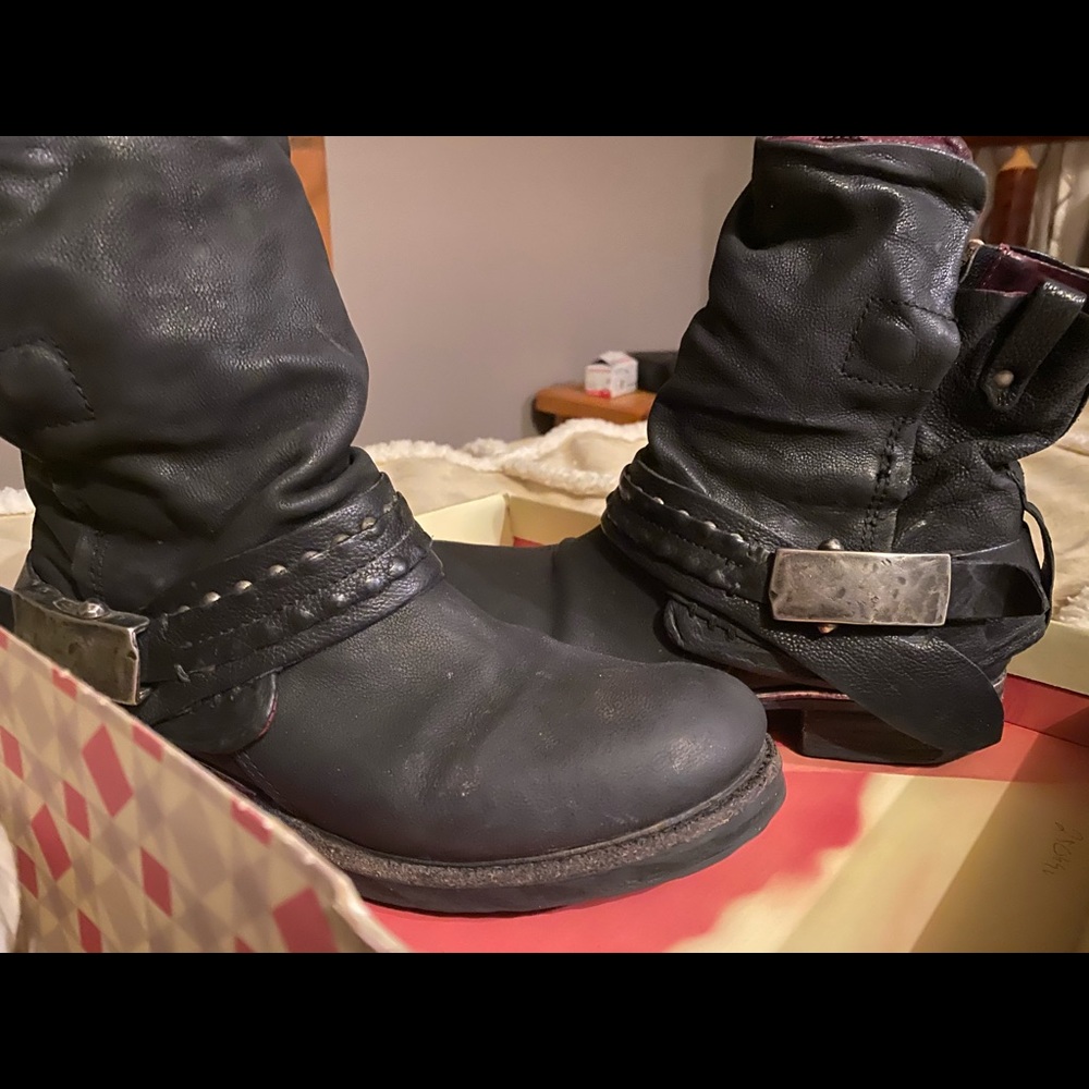 As98 boots size9